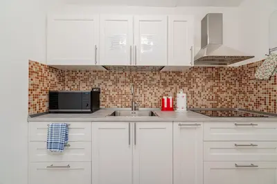 Cucina o angolo cottura di Domo Archea, al centro di Olbia