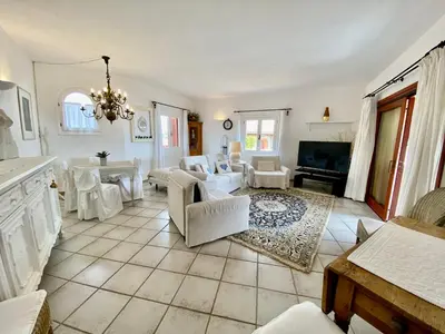 Area soggiorno di ISA - Luxury apartment Ginepro sea view with common swimming pool just 50 mt from the beach