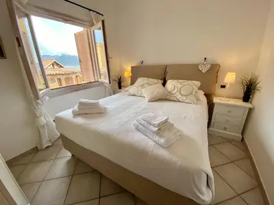 Letto o letti in una camera di ISA - Luxury apartment Elicriso sea view with common swimming pool just 100 mt from the beach