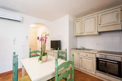 Cucina o angolo cottura di Charming Baia Marina with Stunning Views 1BR