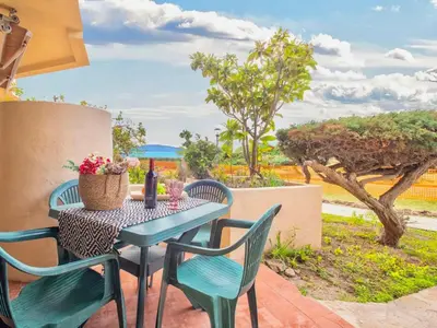 Giardino di Apartment 6 beds in Residence in Golfo Aranci just 150 mt from the sea