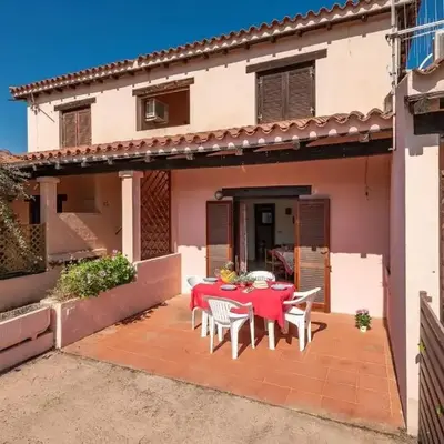 San Teodoro flat steps from the beach