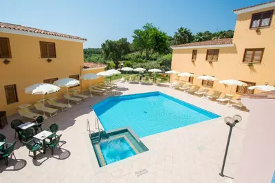 Piscina di Comfy studio with shared pool o nelle vicinanze