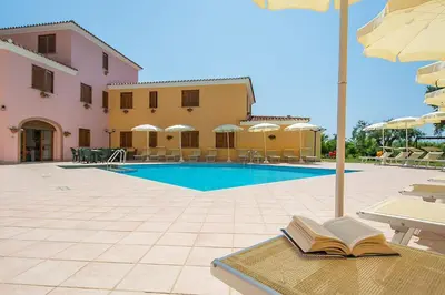 Piscina di Spacious apartment with shared pool o nelle vicinanze