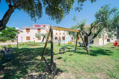 Area giochi per bambini di Comfy flat with terrace and pool