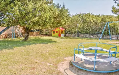 Area giochi per bambini di Apartment 4 beds in Marinella just 100 mt from the beach