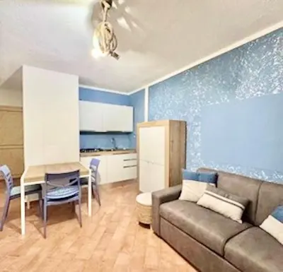 Area soggiorno di Apartment 4 beds in Marinella just 250 mt from the beach