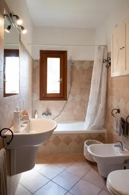 Bagno di Casa Olbia con giardino