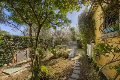 Giardino di Villa Raja - 5 min dalla spiaggia - con parcheggio