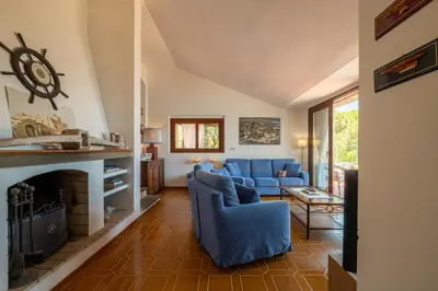 Area soggiorno di Villa La Torretta - Waterfront & Direct Beach Access