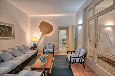 Area soggiorno di Orange Home