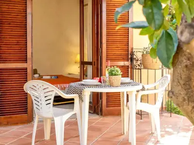 Patio o area all'aperto di Apartment 3 beds ground floor with garden in Marinella just 100 mt from the beach