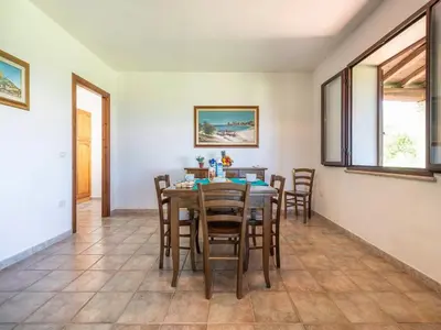Area soggiorno di Cozy home near the sea