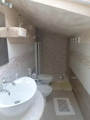 Bagno di Graziosa mansarda