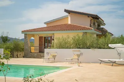 Piscina di Appartamento Posada con piscina e parcheggio privato vicino al mare o nelle vicinanze