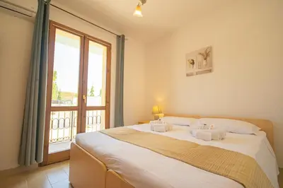 Letto o letti in una camera di Appartamento Posada 6 posti letto con piscina e parcheggio vicino al mare