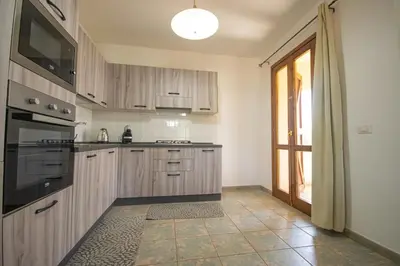 Cucina o angolo cottura di Appartamento Posada 6 posti letto con piscina e parcheggio vicino al mare