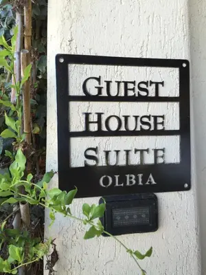 Certificato, attestato, insegna o altro documento esposto da Guest House Suite