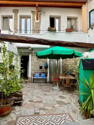 Patio o area all'aperto di B&B Pascal House Nuoro_IUN E5016
