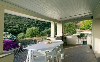 Paesaggio naturale nelle vicinanze della villa
