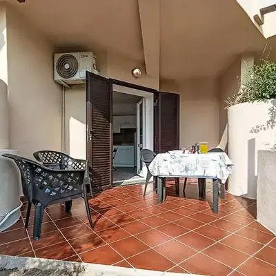 Apartment Iris 7- Terza Spiaggia by Interhome