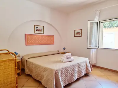 Letto o letti in una camera di Villa Scogliera - Appartamenti con veranda a circa 700 mt dalla spiaggia di Fuile e Mare