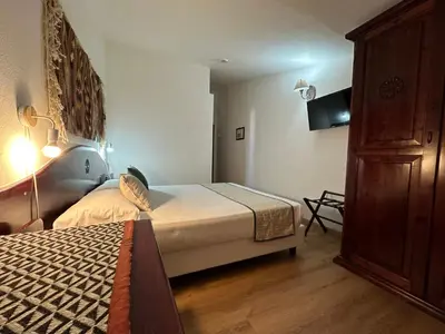 Letto o letti in una camera di Hotel S'Ortale Possibilità di Parcheggio interno e Ristorante all'aperto