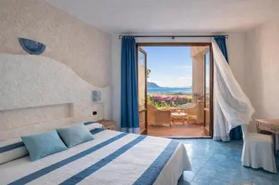 Letto o letti in una camera di Hotel Resort & Spa Baia Caddinas