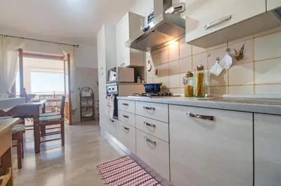 Cucina o angolo cottura di White Rose Suite Apartment