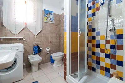 Bagno di White Rose Suite Apartment