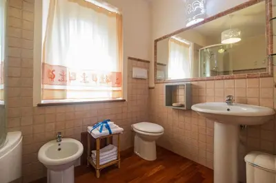 Bagno di Villa Corrasi Oliena Luxury