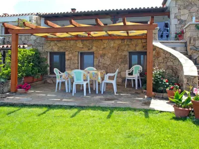 Patio o area all'aperto di Apartment Viola by Interhome