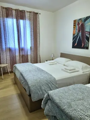 Letto o letti in una camera di ValeValeHome - home gallery with fully equipped kitchen, reserved parking, big garden