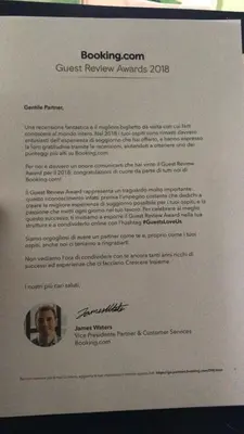 Certificato, attestato, insegna o altro documento esposto da Casa singola