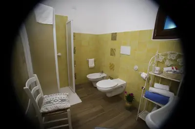 Bagno di Borgo Rurale Cares