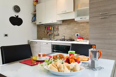 Cucina o angolo cottura di 8 Via V. Monti