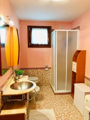 Bagno di Villa vista mare con piscina