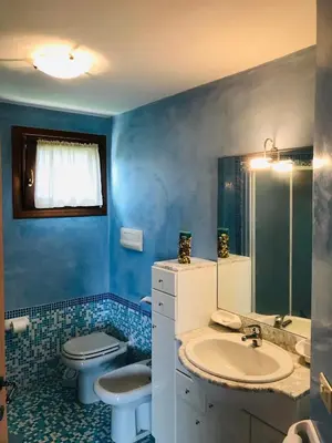 Bagno di Villa vista mare con piscina