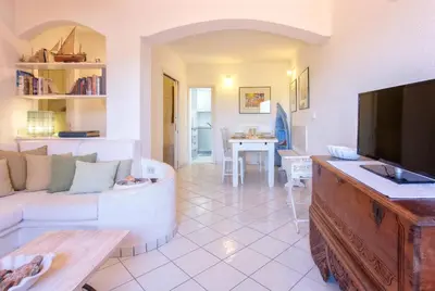 TV o dispositivi per l'intrattenimento presso Costa Corallina Villa with direct beach access and stunning views