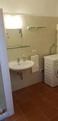 Bagno di Monolocale indipendente con giardino