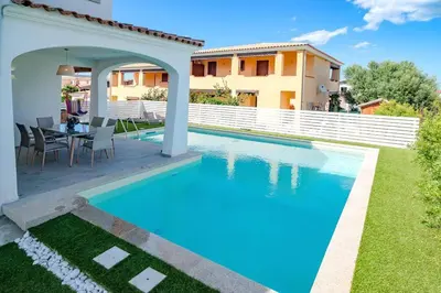 Piscina di VILLA PARADISE o nelle vicinanze