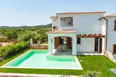 Piscina di VILLA PARADISE o nelle vicinanze