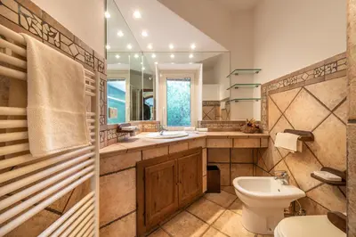 Bagno di villa in centro con piscina