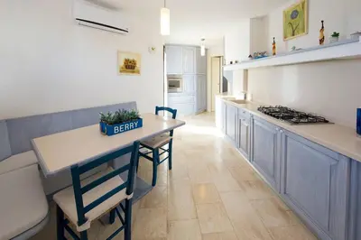 Cucina o angolo cottura di Villa Adele, con piscina a 700 mt dal mare