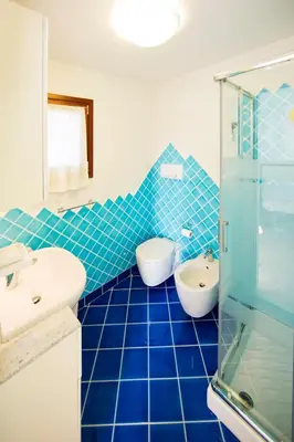 Bagno di Villa Adele, con piscina a 700 mt dal mare