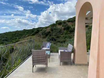 Paesaggio naturale nelle vicinanze della villa