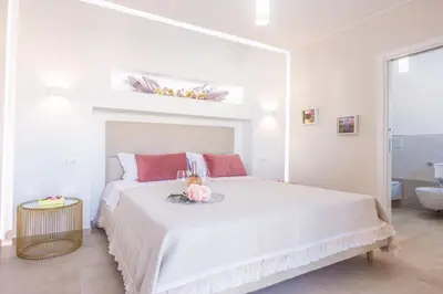 Letto o letti in una camera di HYPNOTIC GUESTHOUSE