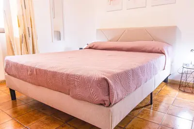 Letto o letti in una camera di Casa Goletta soggiorno per 4 a 2 minuti dalla spiaggia IUNQ0334