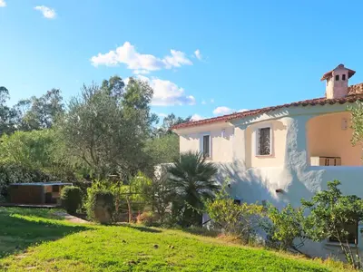 Giardino di Holiday Home Omer by Interhome