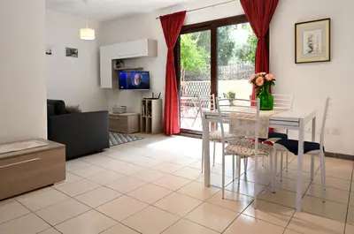 TV o dispositivi per l'intrattenimento presso Downtown Garden Olbia